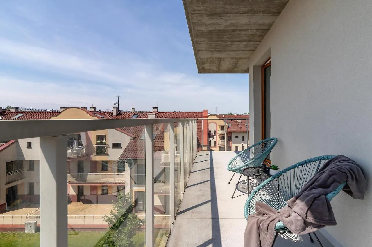 Modern & Spacious Apartment With Air Conditioning & Parking By Renters Prestige Kraków Polen