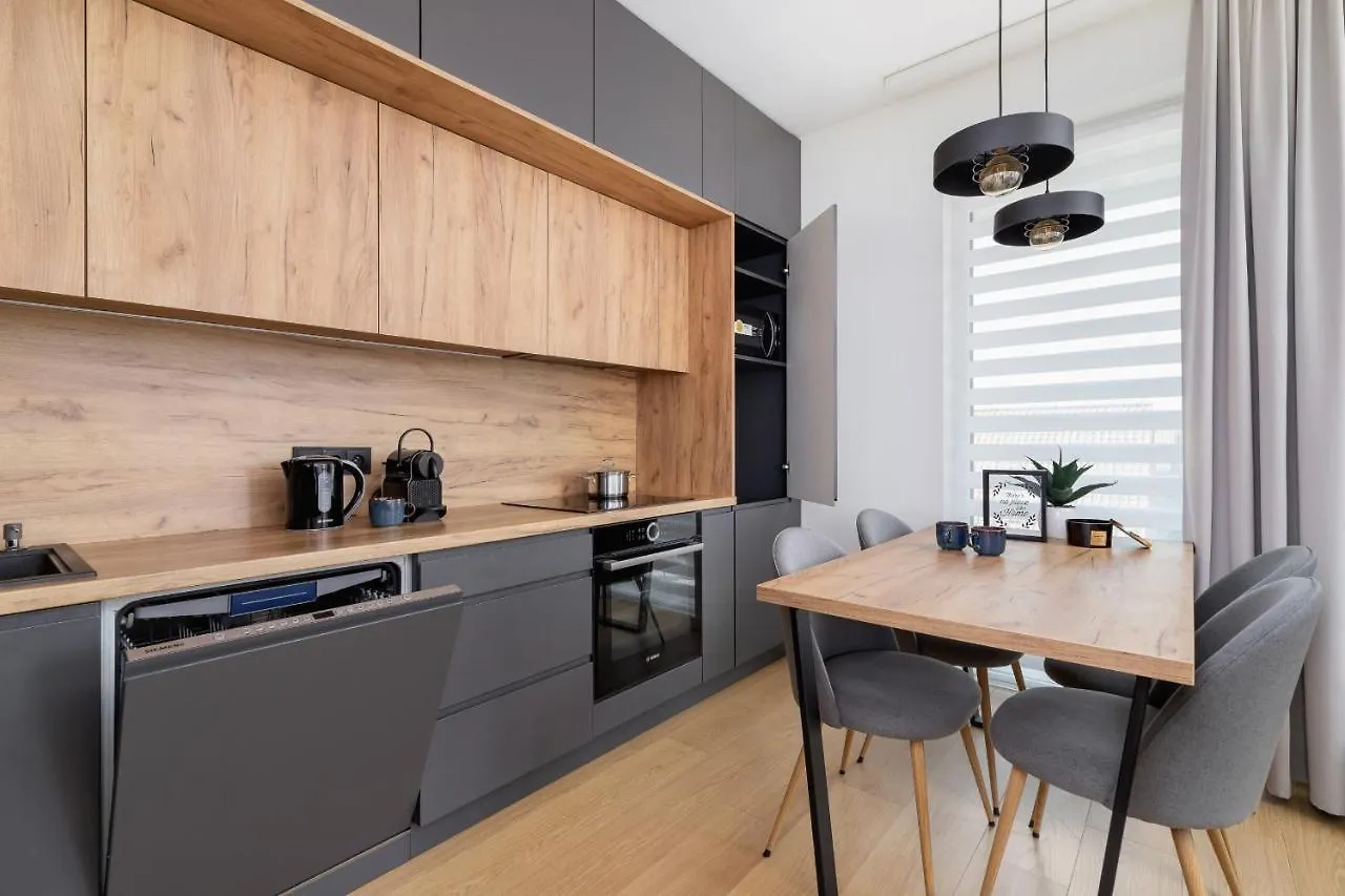 קרקוב Modern & Spacious Apartment With Air Conditioning & Parking By Renters Prestige