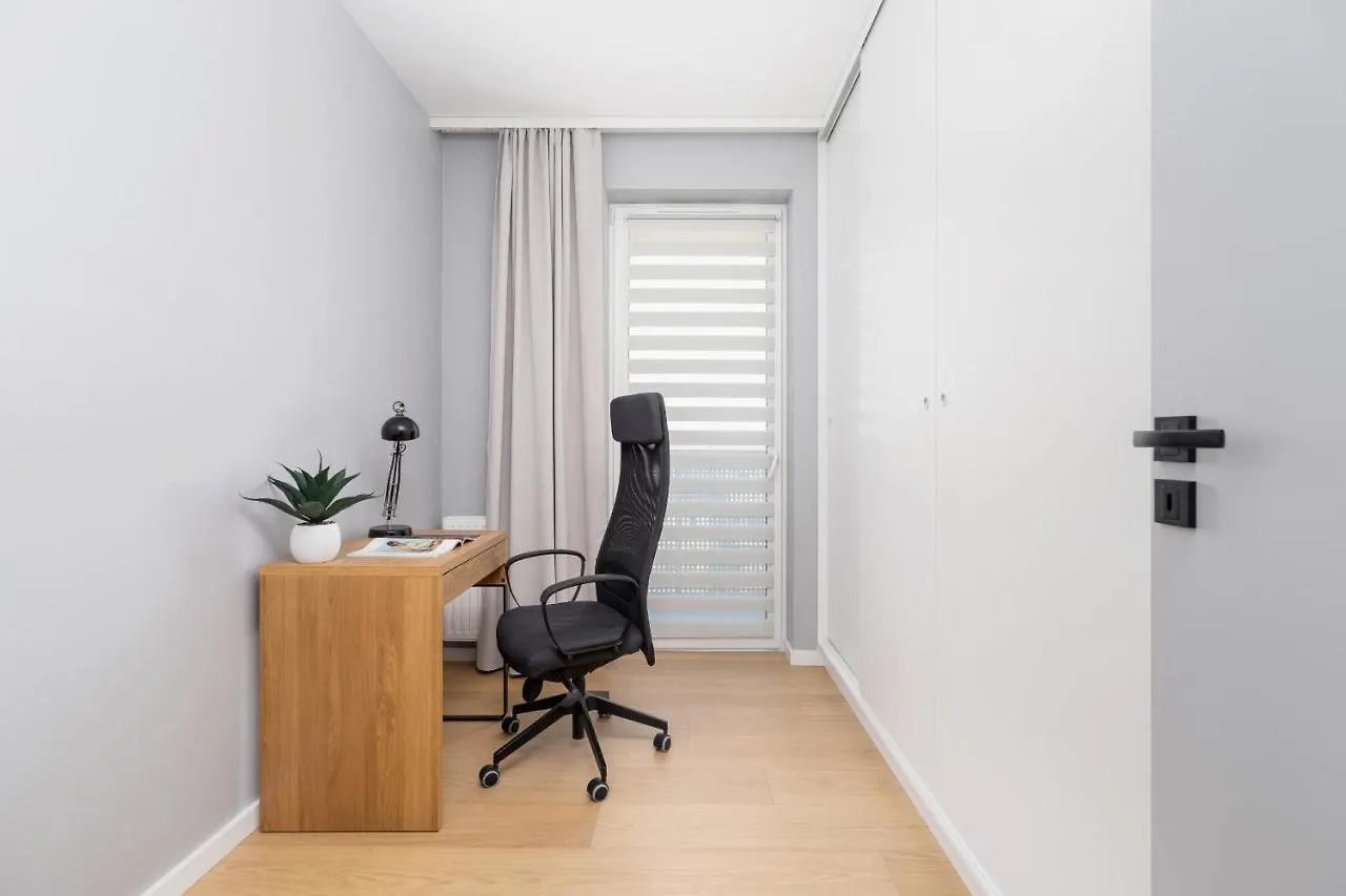 קרקוב Modern & Spacious Apartment With Air Conditioning & Parking By Renters Prestige